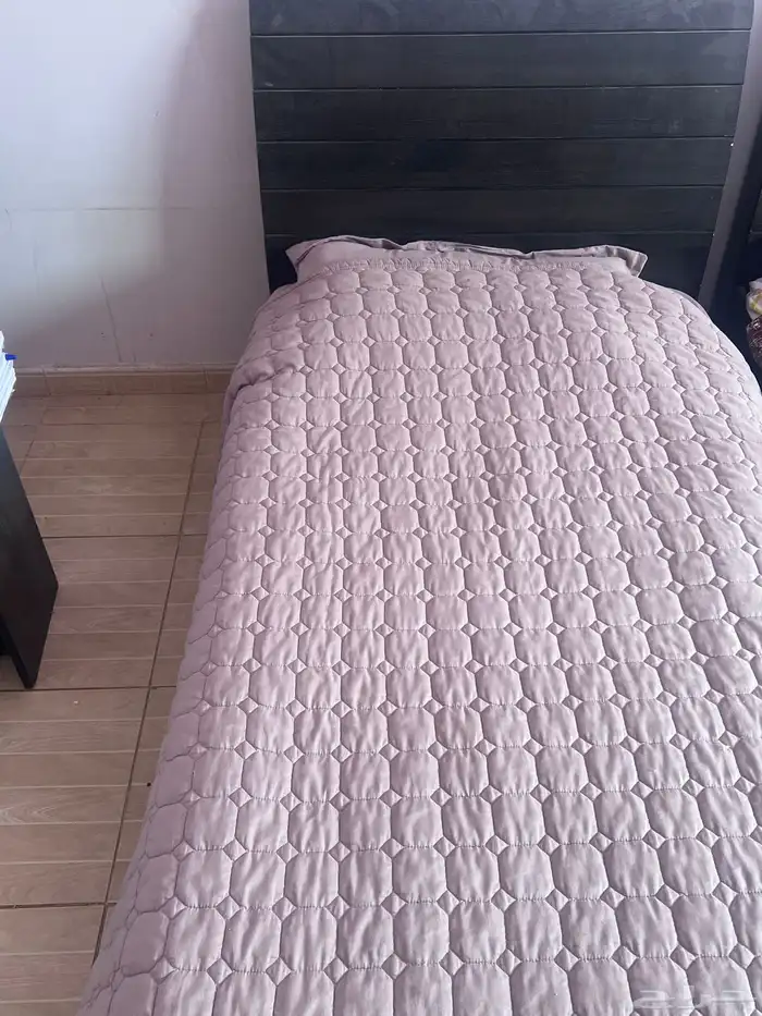 سرير نفر مثله عندي 3 0
