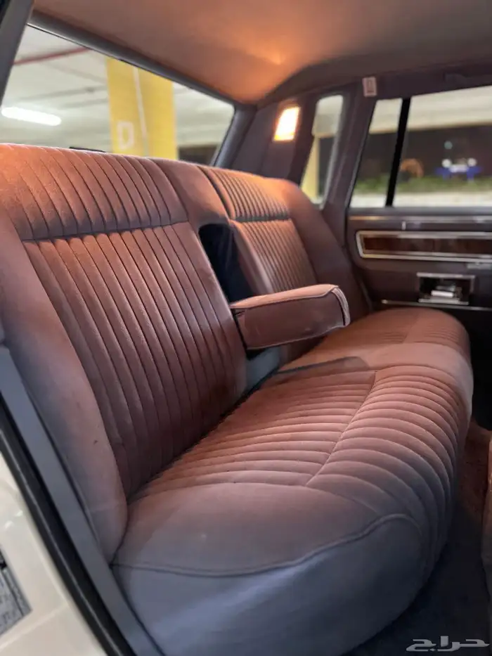 لينكون تاون كار 1983 مخزن كلاسيك سعودي وكالة ( تم البيع ) . 55