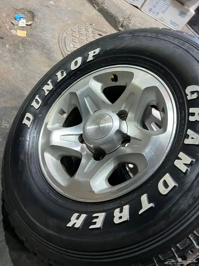 جنوط   رفرف مع كفرات دنلوب مقاس 275 70 16 تاريخ 21 12