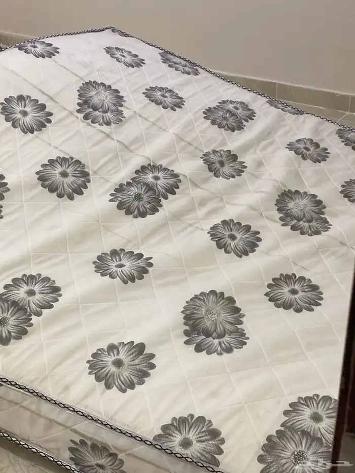 أخذت غرفه نوم الفراش جاء عليه إلا يحتاجه يكلمني أعطيه 1