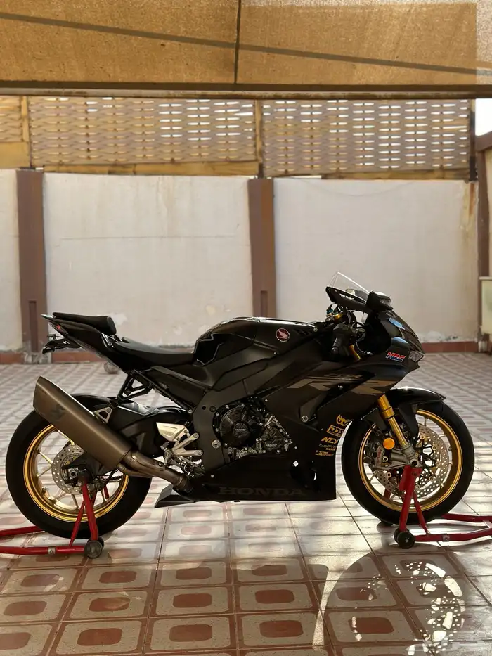 HONDA CBR 1000 RR-R 2023 27