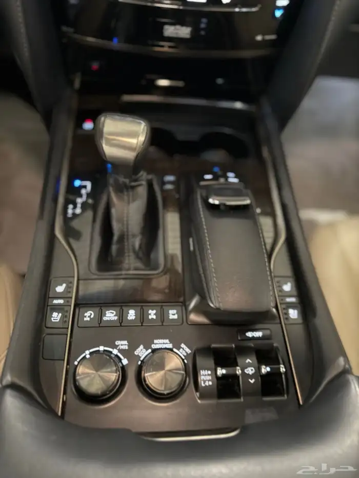 للبيع لكزس LX570 موديل 2018 فل كامل اف اسبورت 25