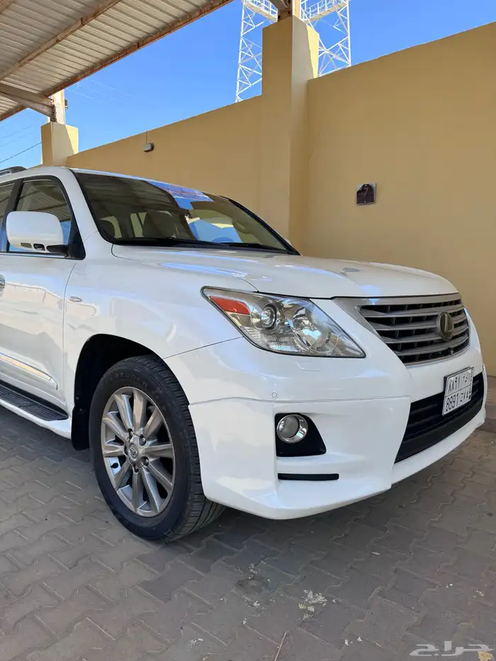 لكزس LX570 موديل 2010 فل DD 2