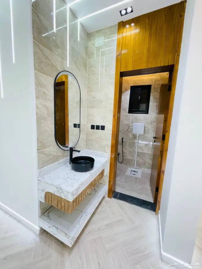 للبيع شقق تمليك علوي مع سطح موقع متميز جدا وسط الخدمات 21