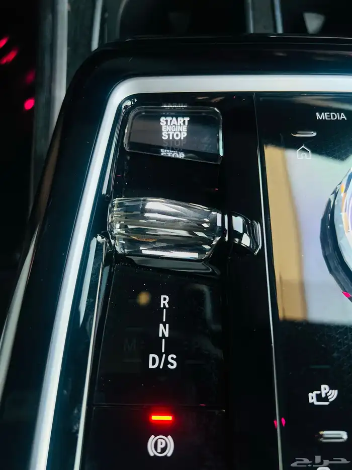 بي ام دبليو 740 موديل 2023 فل كامل اعلي فئة 32