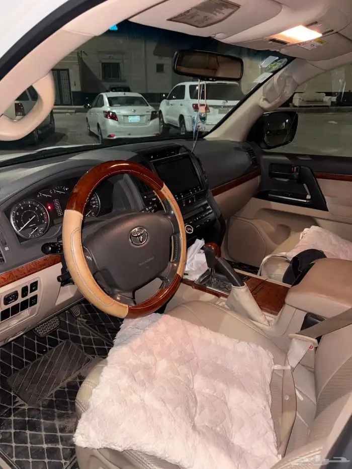 جيب لاندكروزر 7