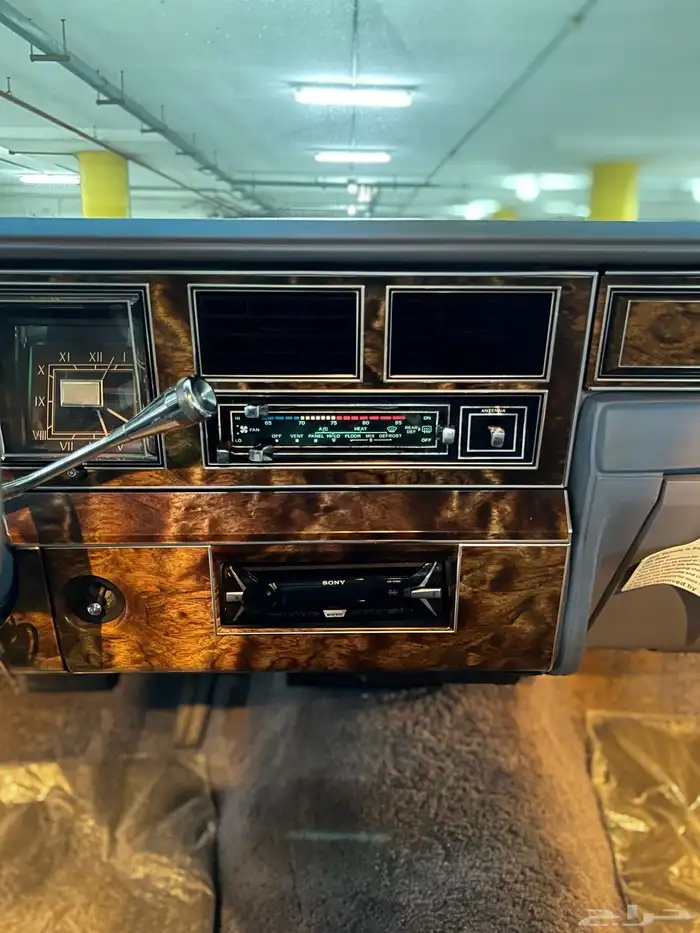 لينكون تاون كار 1983 مخزن كلاسيك سعودي وكالة ( تم البيع ) . 34