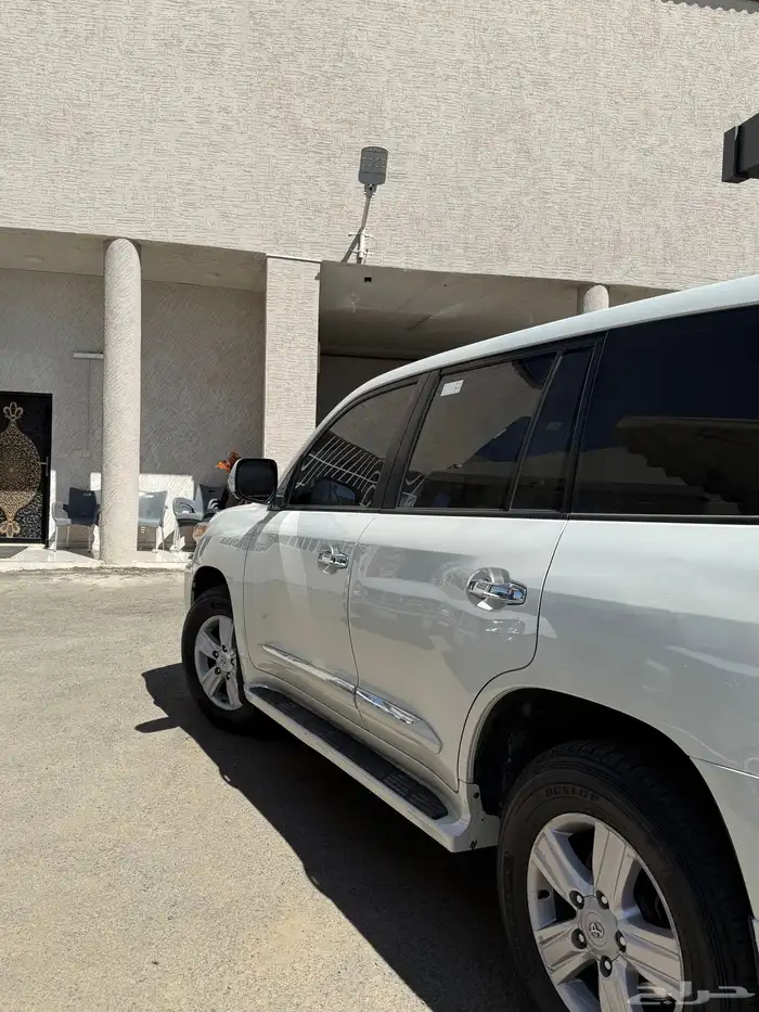 صالون لاندكروزر GXR 2014 4