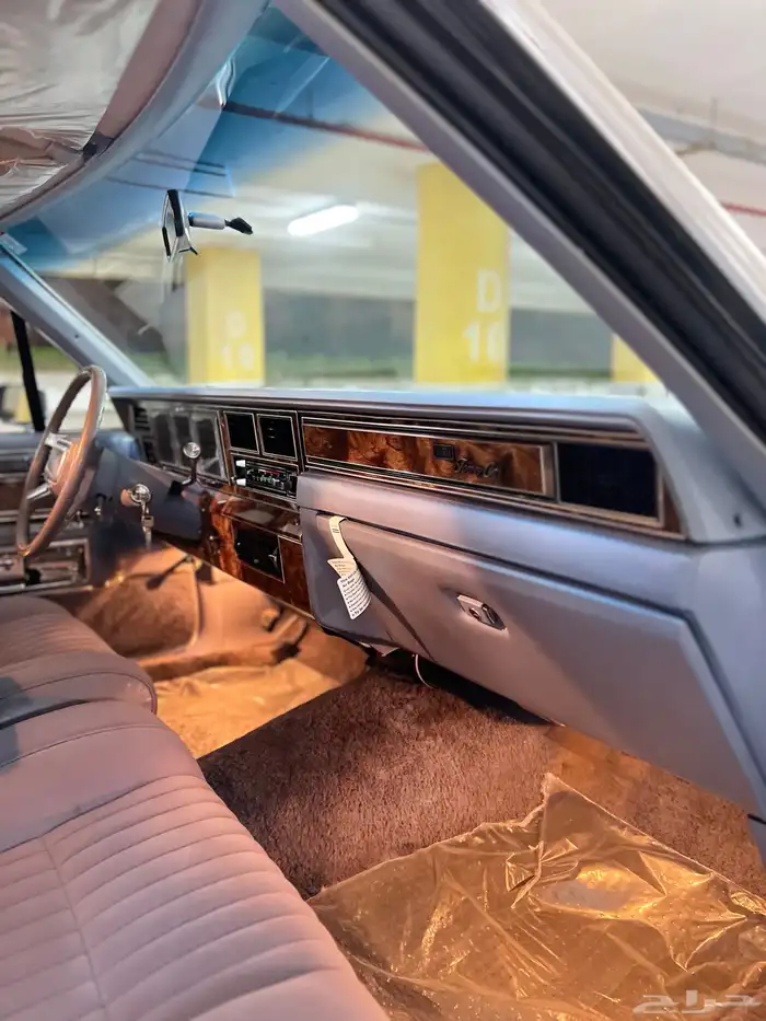 لينكون تاون كار 1983 مخزن كلاسيك سعودي وكالة ( تم البيع ) . 47