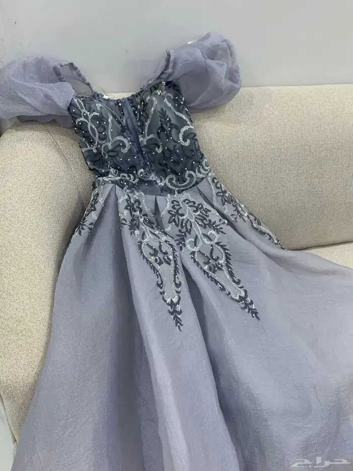 فستان للبيع انلبس مره وحده 9