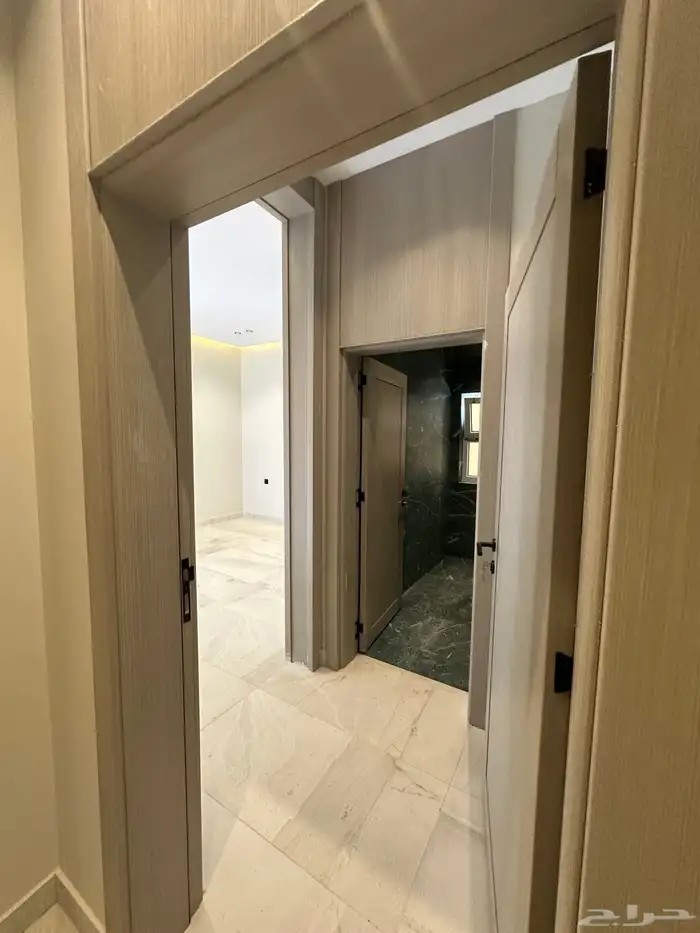 شقة ارضي مدخل سيارة خدمات واصله 670 الف فقط 10