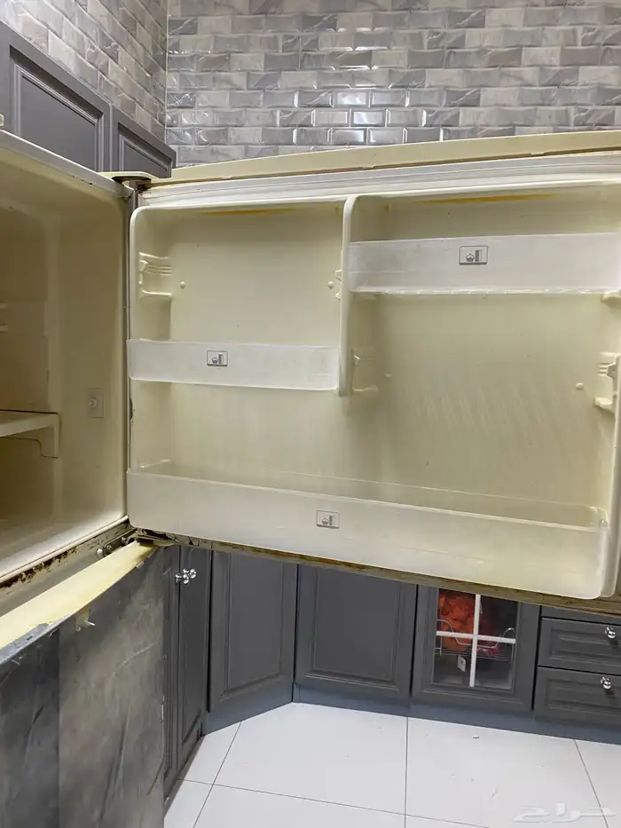 ثلاجه كبيره للبيع 1