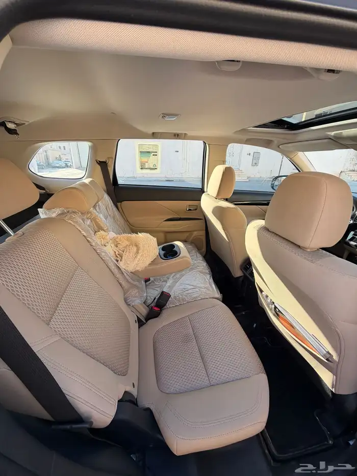 سيارة متسوبيشي اوتلاندر 15