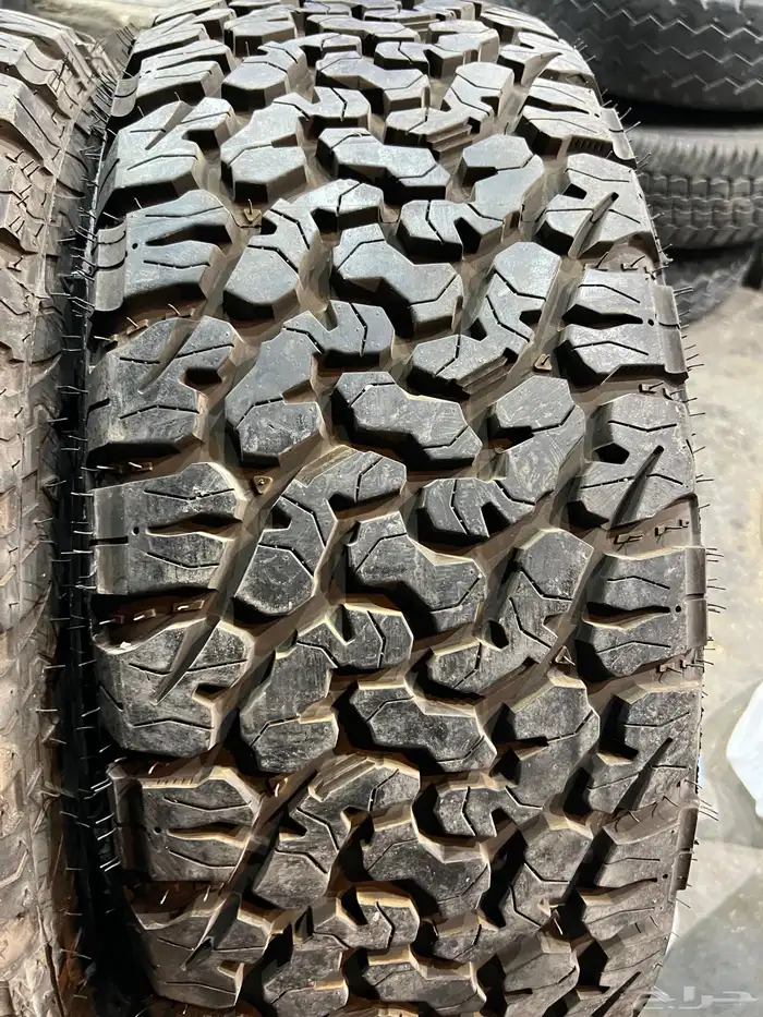 كفرات حجرية تاريخ 2025 مقاس 285 70 17 شبه الجديد عددهم 4 12