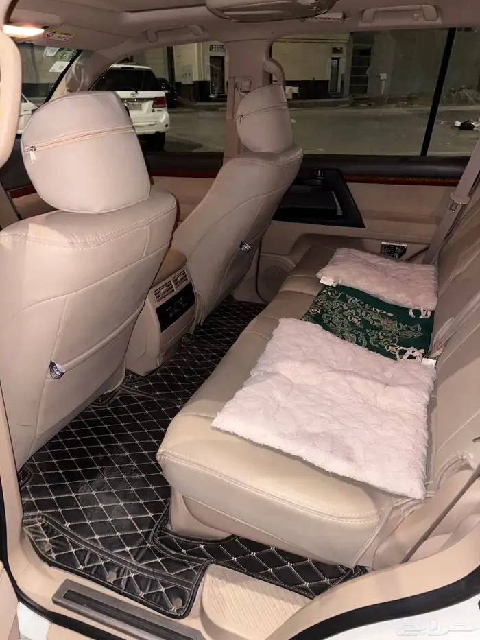 جيب لاندكروزر 6