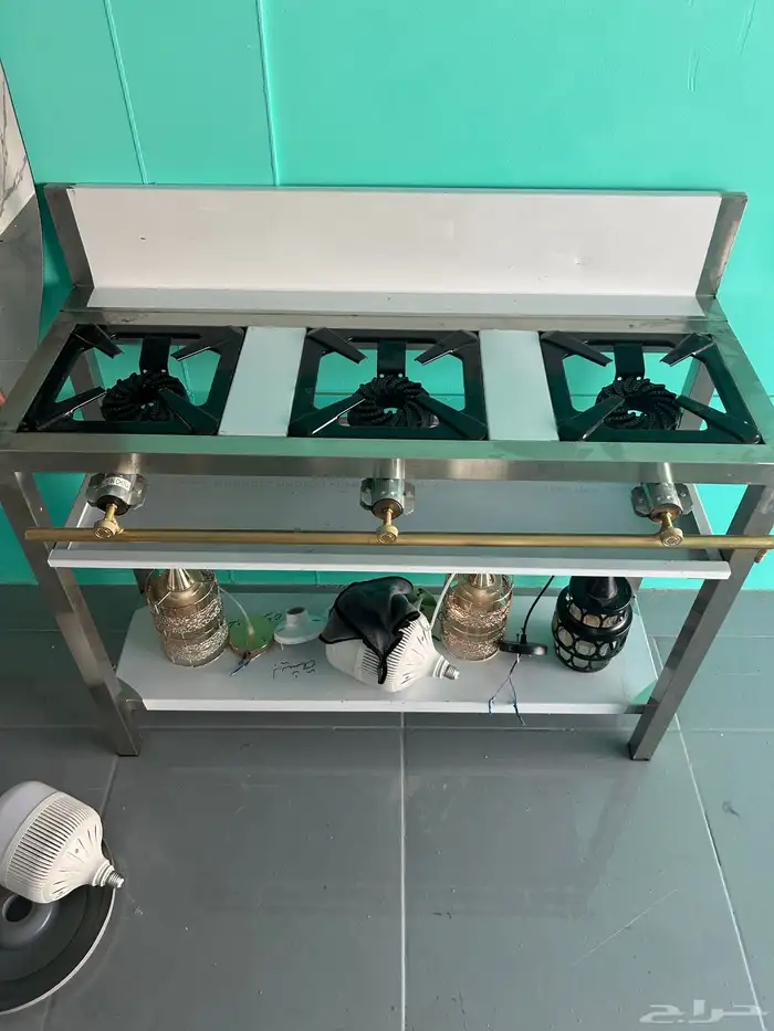 اغراض بوفيه بالكامل قز 3 عيون ومسخن غاز وكهرباء وطاوله وكنب 0
