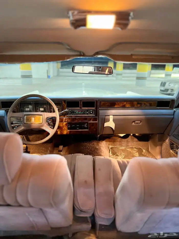 لينكون تاون كار 1983 مخزن كلاسيك سعودي وكالة ( تم البيع ) . 42