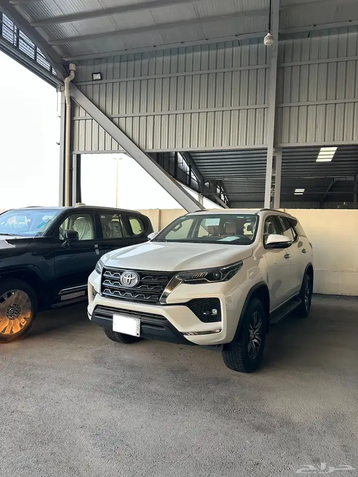 فورتشنر VX بنزين V6 العداد ( 7954 كيلو فقط ) موديل 2021 4