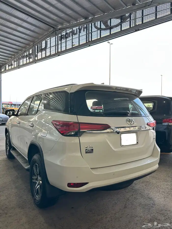 فورتشنر VX بنزين V6 العداد ( 7954 كيلو فقط ) موديل 2021 5