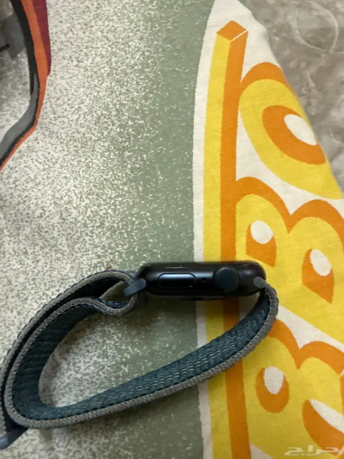 ساعة ابلwe نظيف جدا  استخدام خفيف بطارية 100 2