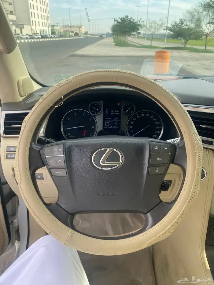 جيب لكزس فئه AA موديل 2013 10