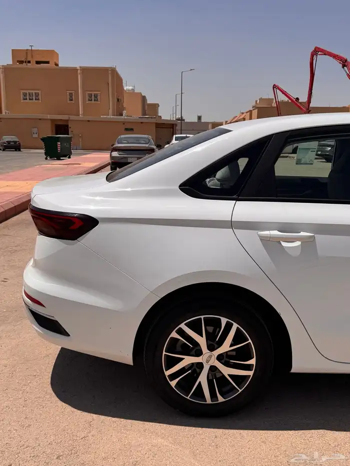 جيلي ام جراند 2023 8