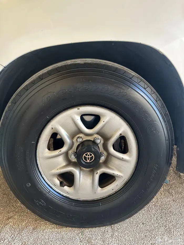 للبيع جنوط ديازل مع كفرات بوالين جدد 0