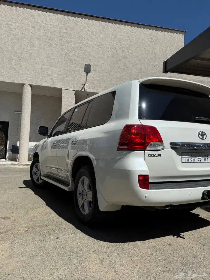 صالون لاندكروزر GXR 2014 1