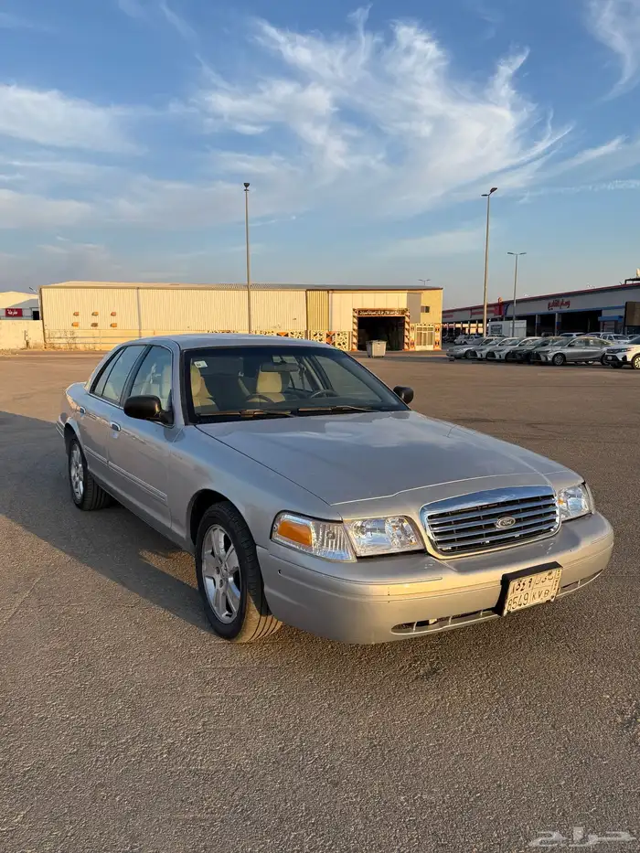 فورد فكتوريا 2012 1