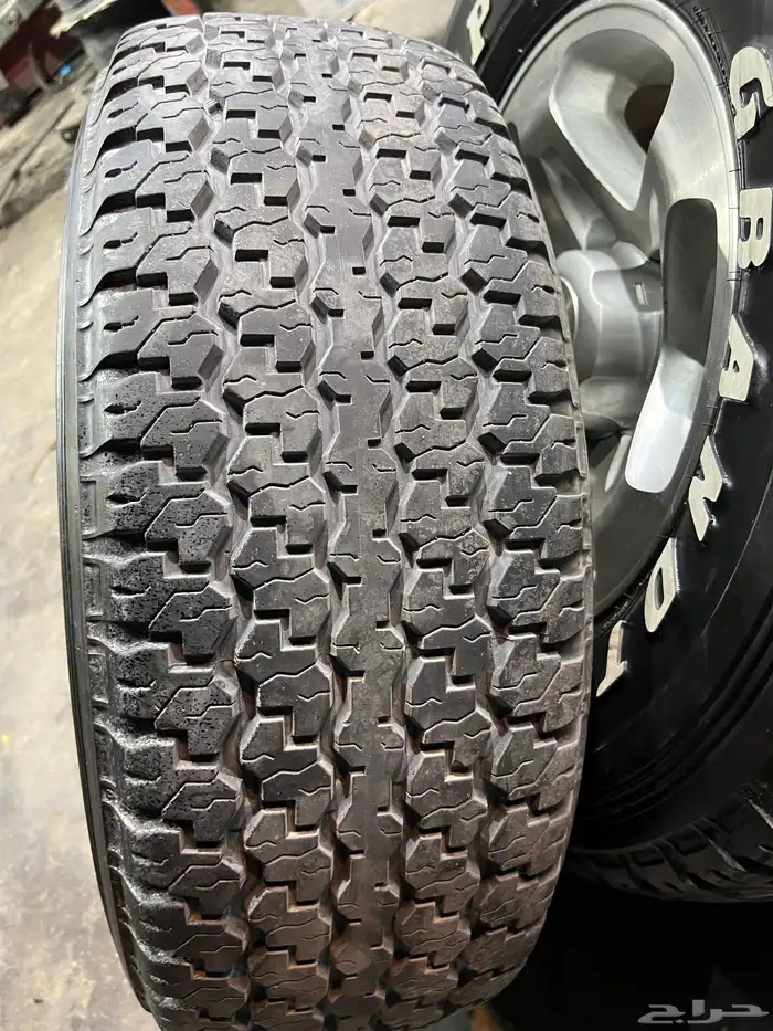 جنوط   رفرف مع كفرات دنلوب مقاس 275 70 16 تاريخ 21 18