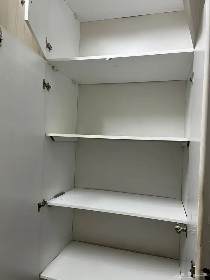 دولاب ملابس مع كرسي وطاولة وكومدينه 1