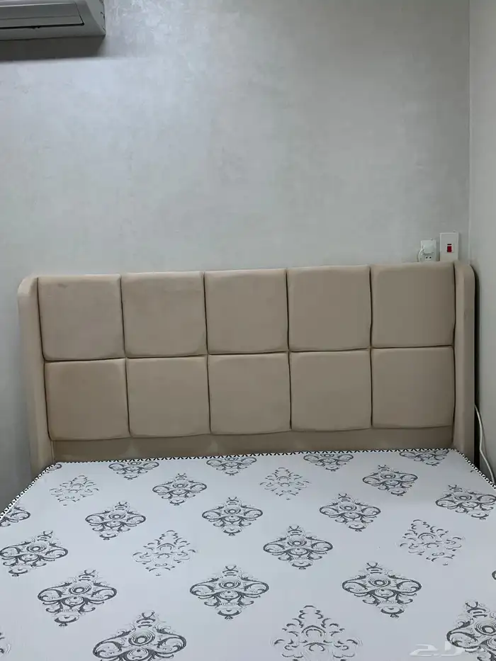 سرير نفرين مترين في مترين وكنب ارضي مرتفع 0