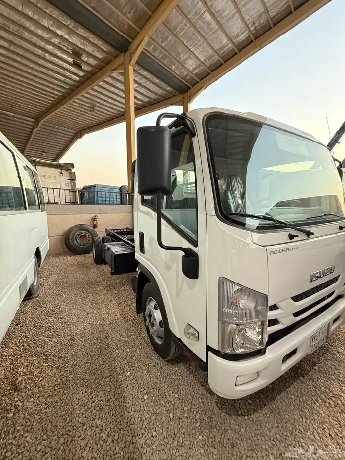 ايسوزو دينا 2022 مكينة 5200 شبه جديد 1