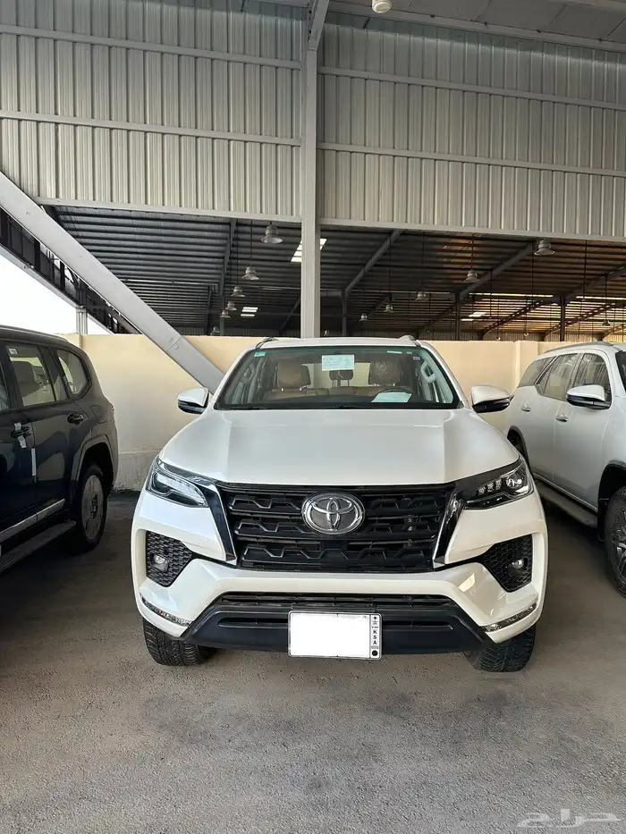 فورتشنر VX بنزين V6 العداد ( 7954 كيلو فقط ) موديل 2021 2