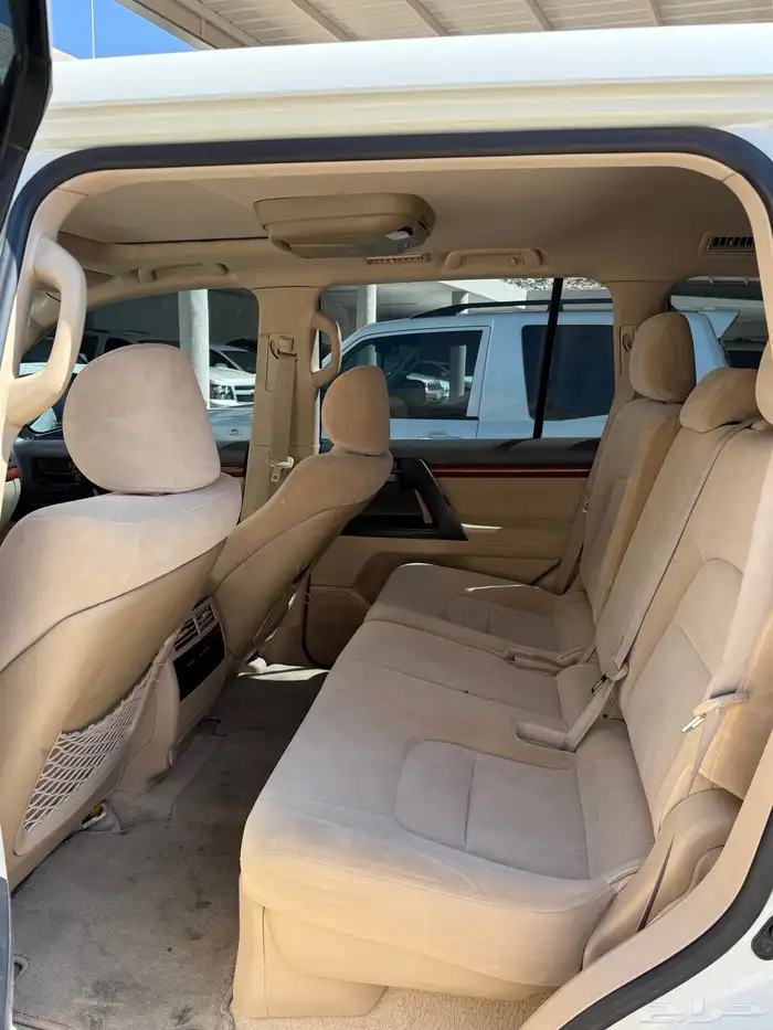 صالون لاندكروزر GXR 2014 6