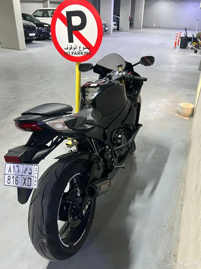 دباب ريس سوزوكي 750 موديل 2020 بلاك ايدشن 2