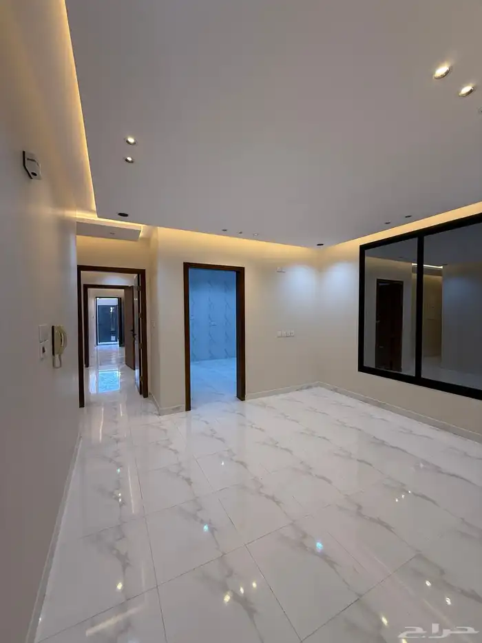 للبيع دور ارضى بحوش بمداخل مستقله ب 550 الف شمال الخميس 22