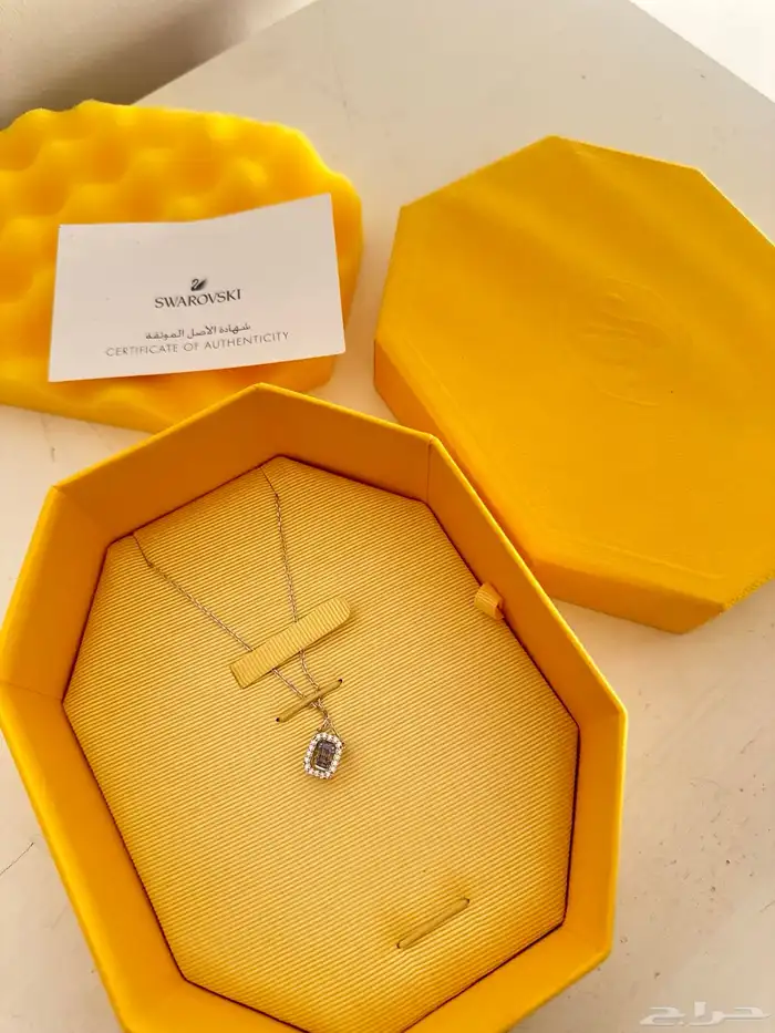 عقد من اسوارفسكي 0