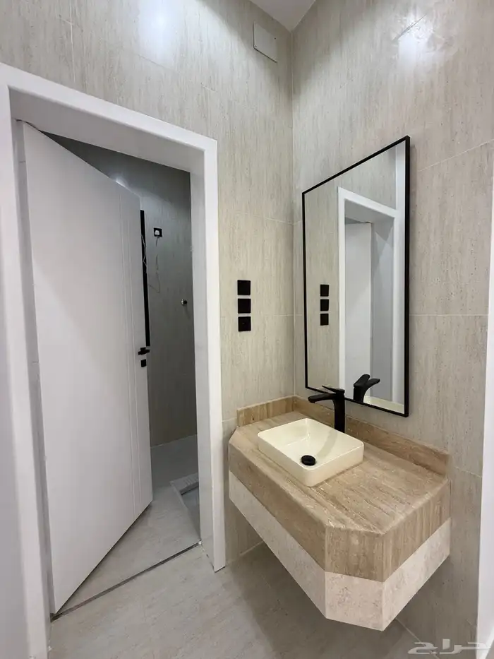 للبيع ارواف علويه وشقق ارضيه تشطيب VIP ف احد رفيده 32