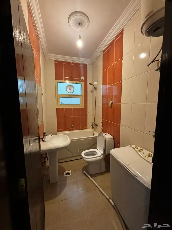 شقة روف 5 غرف موثثة مع سطح مستقل 6