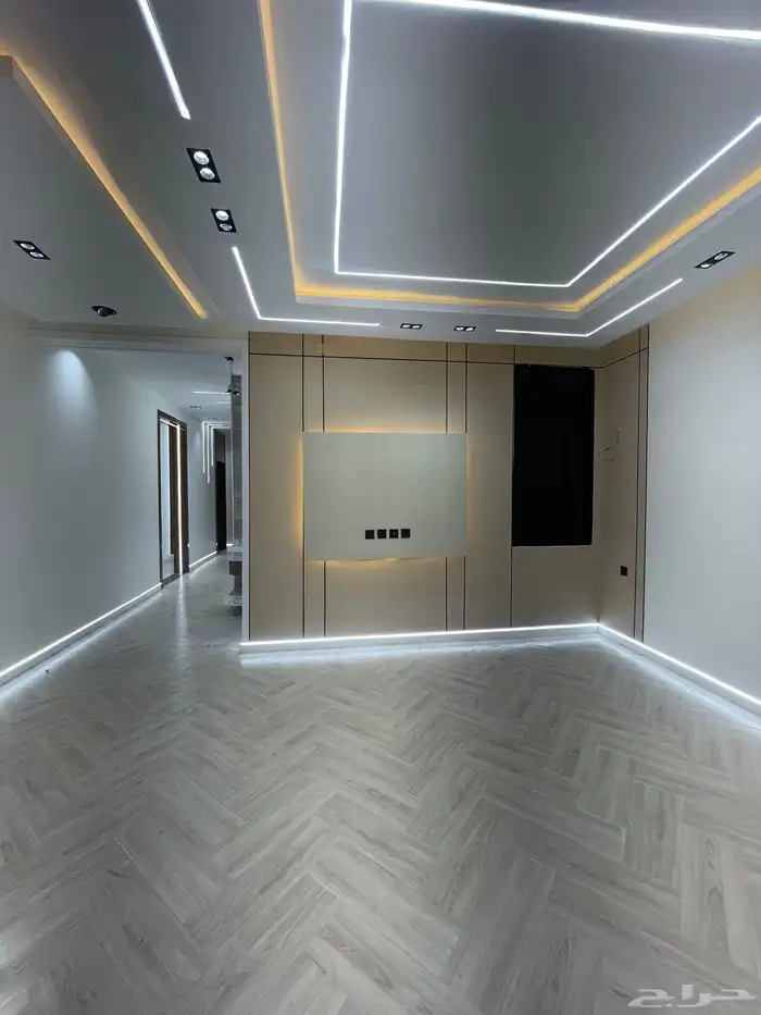 للبيع شقق علويه تمليك بسطح ومصعد 550 الف شرق الخميس 12