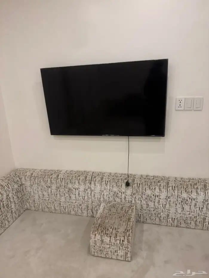 مكيف مع تلفزيون مع فرش ومساند ظهر 2