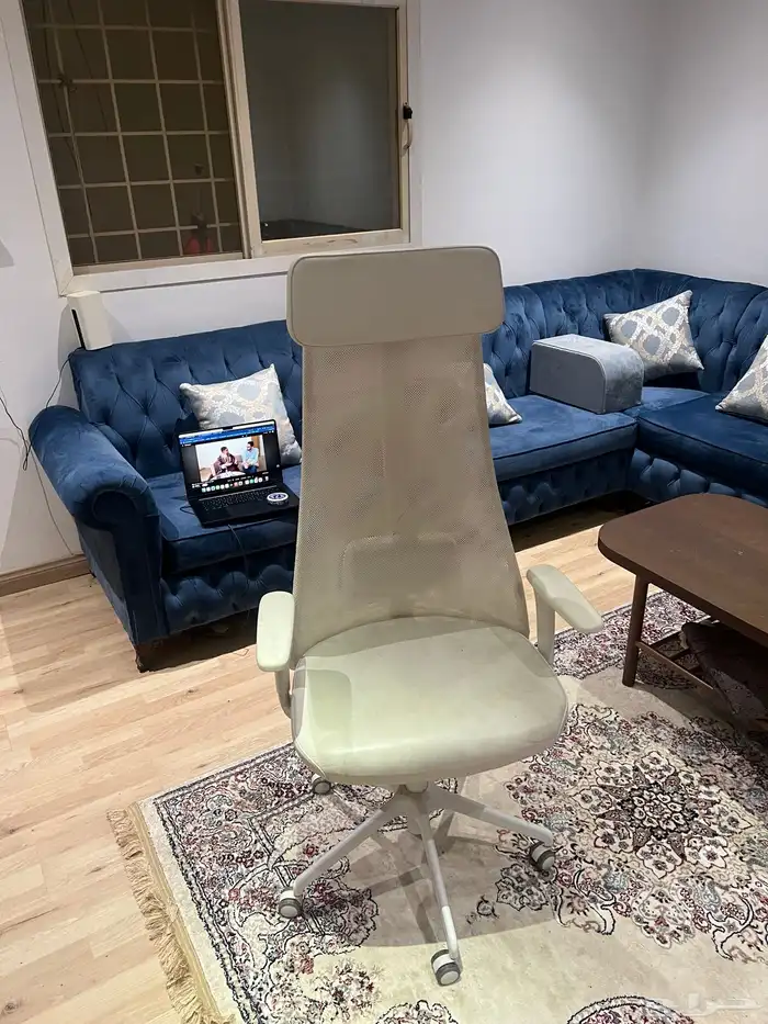 طاولة مكتب وكرسي من ايكا 1