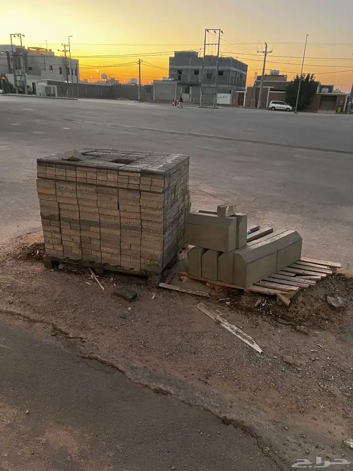 4 طبليات انترلوك للبيع اسود و رصاصي المجمعه 0