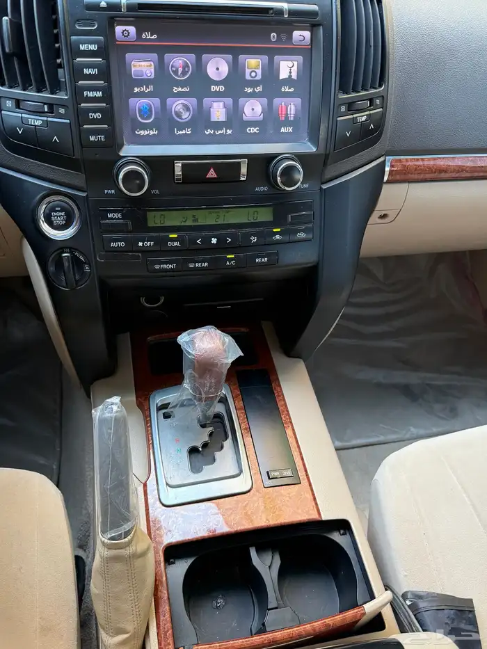 صالون لاندكروزر GXR 2014 26