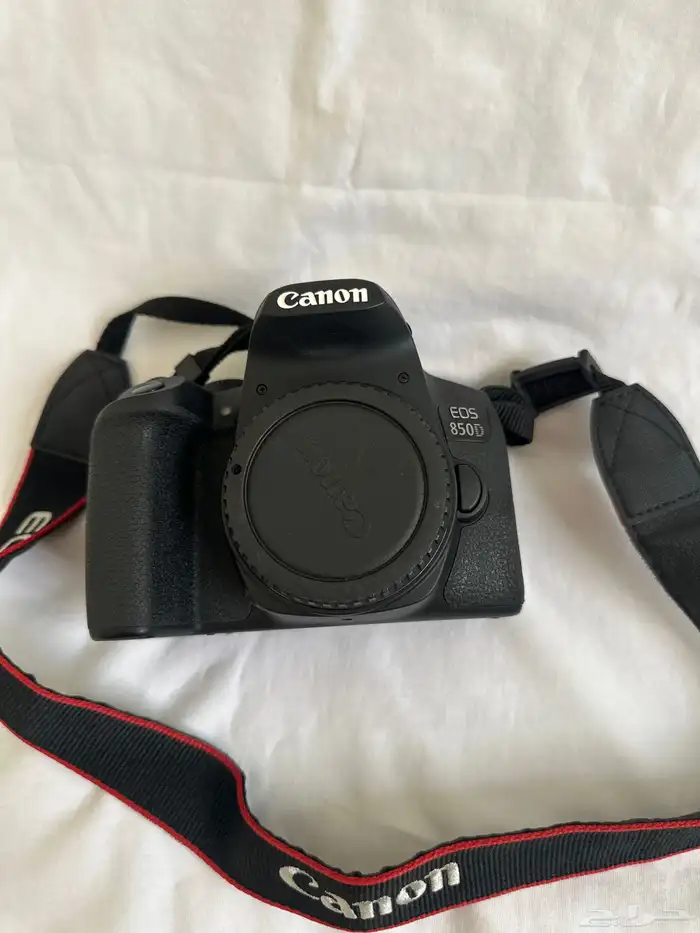كاميرا كانون 850d مع عدسة 18-135 وملحقاتها اخت الجديد 0