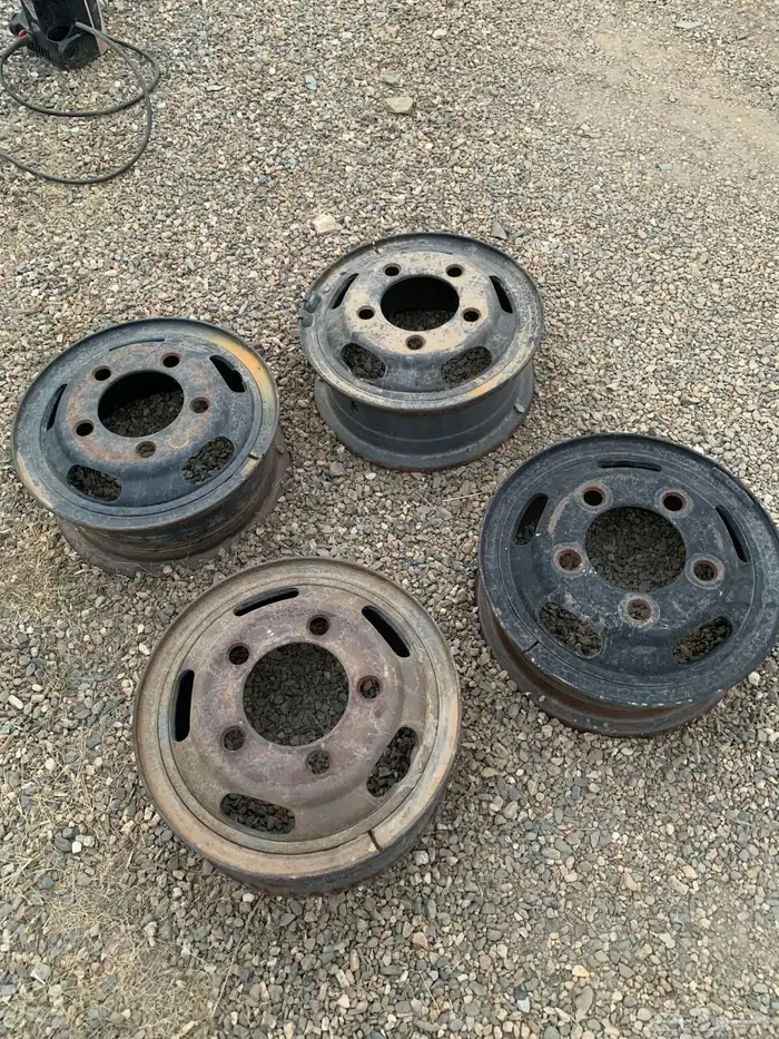 اربع جنوط دينا ايسيزو خمس مسمار 0