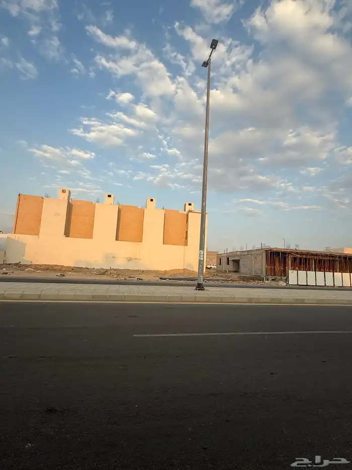 للبيع ارض تجارية في مخطط النبلاء م500 شارع 30م 23