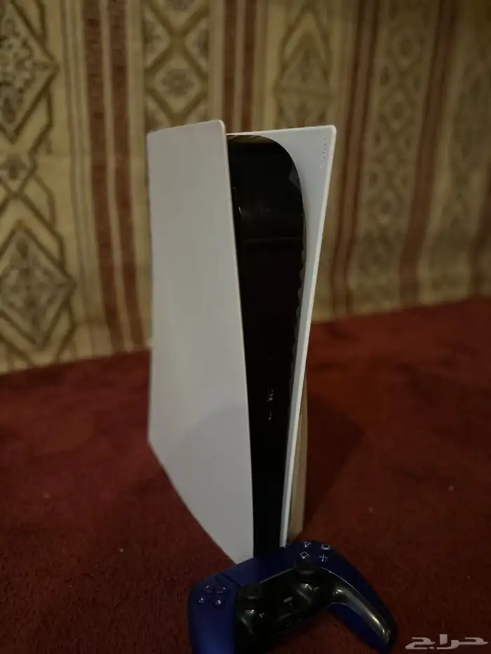 سوني فايف cd نظيف جدا و يوجد شاشه ستاند طاولة للبيع 1