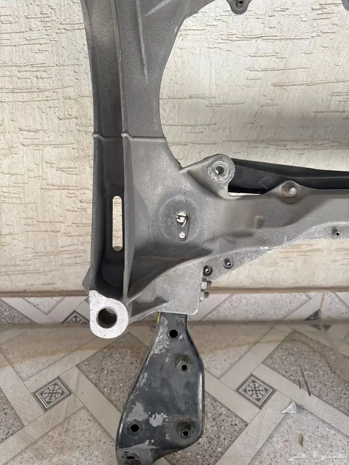 كمر لكزس بحاله ممتازه 460 يركب من موديل 2007فما فوق 3